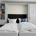 Im Zentrum 2 *